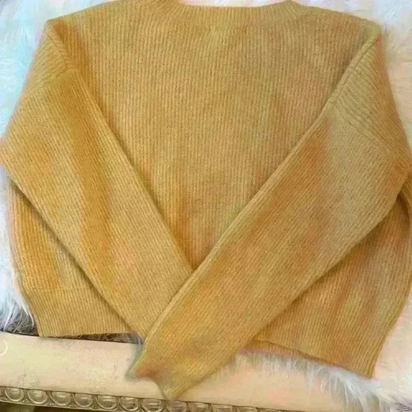 L.A. Hearts soft gold colored sweater size M - Picture 3 of 3